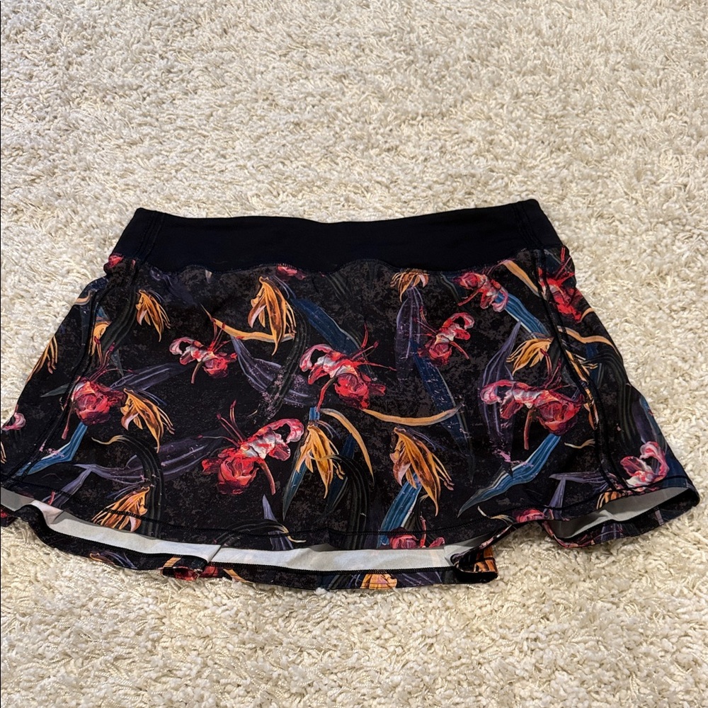 Like new! Lululemon skort size 8 Floral Black